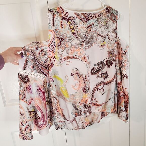 BISOU BISOU Cold Shoulder Paisley Print Bell Sleeve Boho Gypsy Blouse Size 1X - Picture 5 of 6
